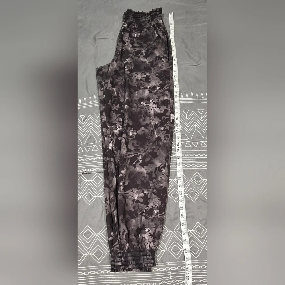 Athleta Savannah Floral Jogger Size 4/Tall - Picture 2 of 9